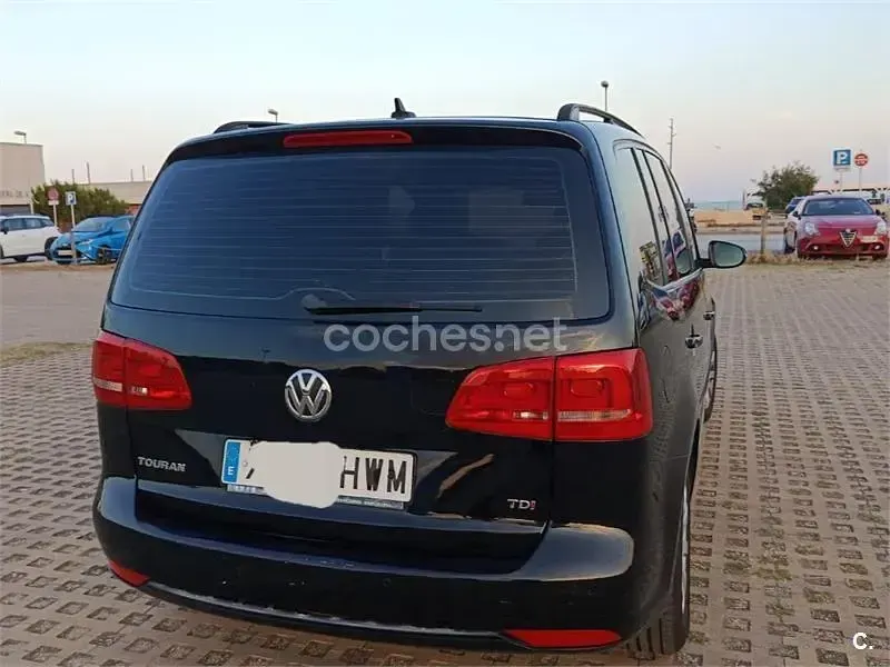 Usado VW Touran Business 105 CV (77 kW) 2014 Negro Monovolumen