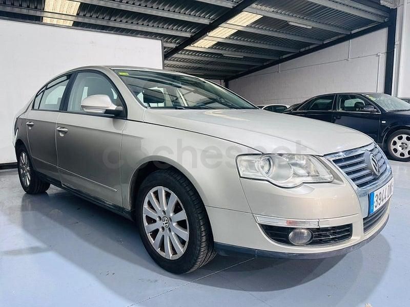 Usado VW Passat Trendline 105 CV (77 kW) 2006 Beige Familiar