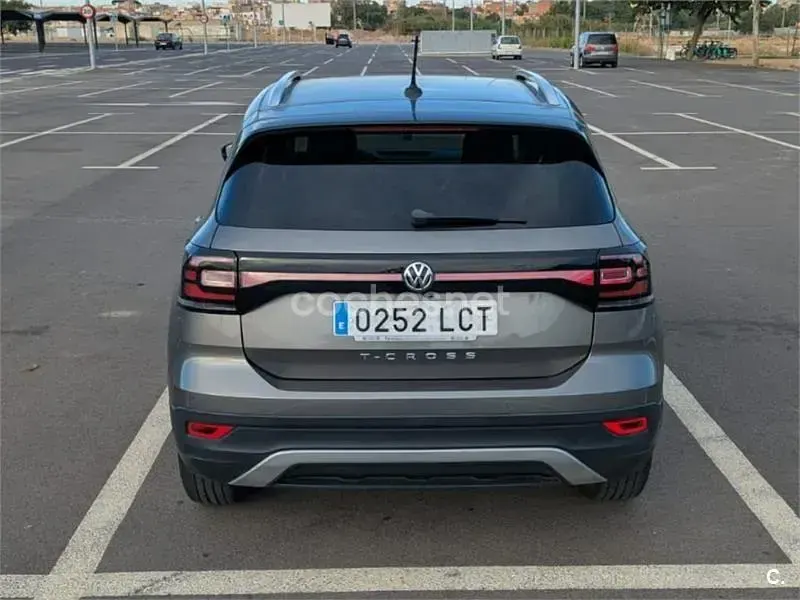 Usado VW T-Cross Sportline 115 CV (84 kW) 2019 Gris / plata SUV
