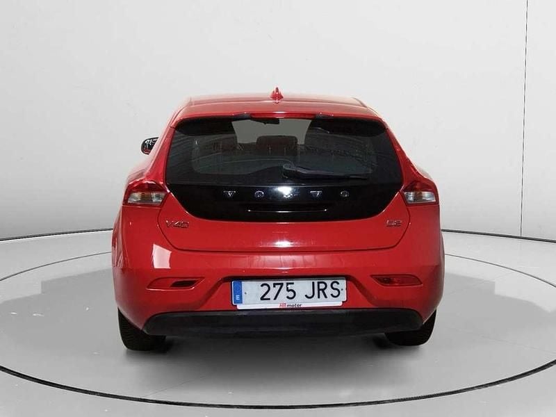 Usado Volvo V40 Kinetic 121 CV (88 kW) 2016 Rojo Utilitario