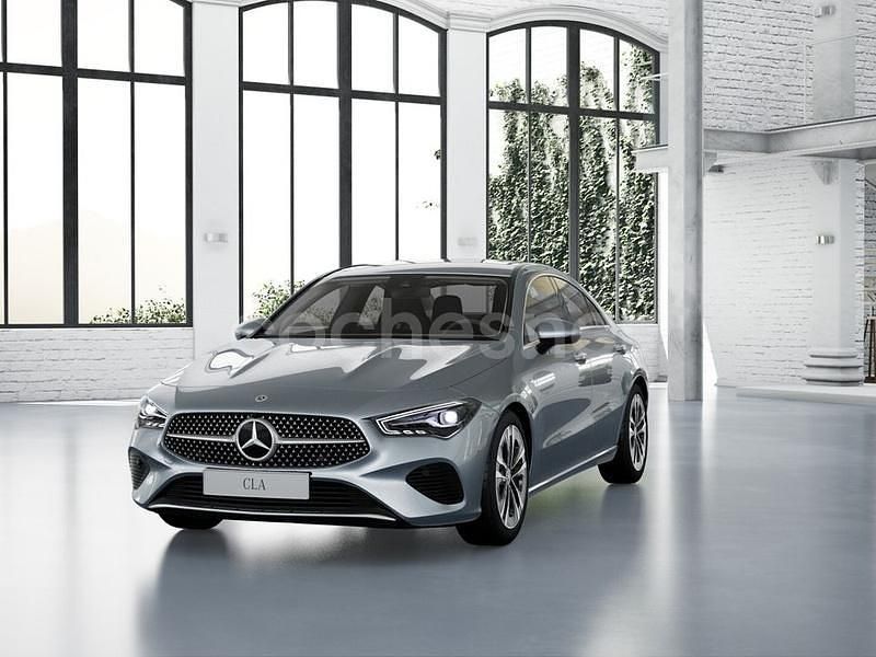 Usado Mercedes CLA250e 218 CV (160 kW) 2025 Gris / plata Berlina