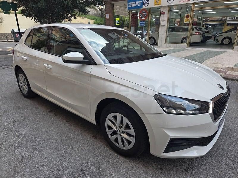 Usado Skoda Fabia Ambition 80 CV (58 kW) 2022 Blanco Utilitario