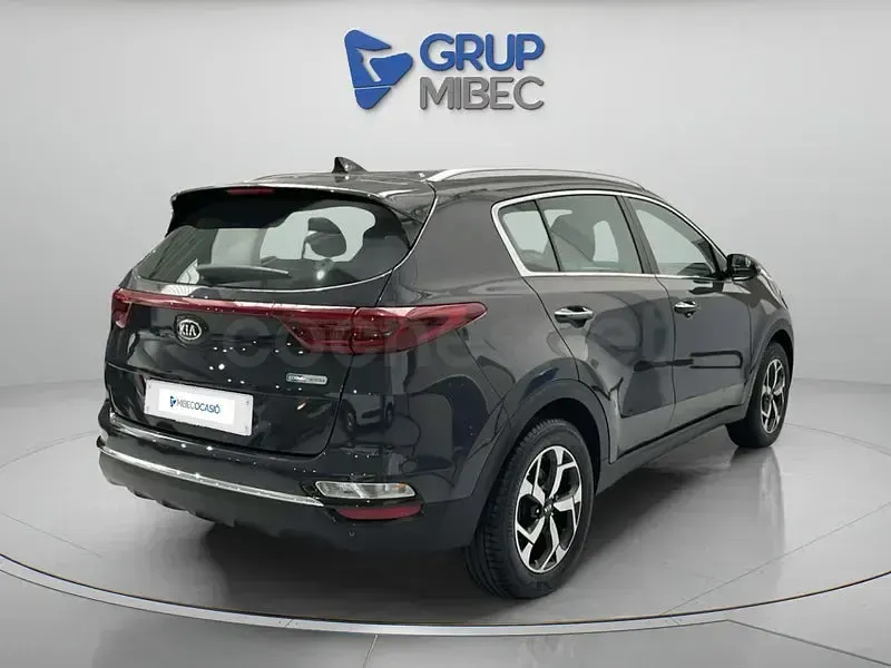 Usado Kia Sportage Plus 136 CV (100 kW) 2021 Gris / plata SUV
