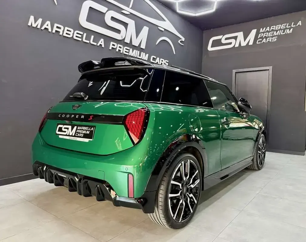 Usado Mini Cooper 150 kW (204 CV) 2025 Verde Utilitario