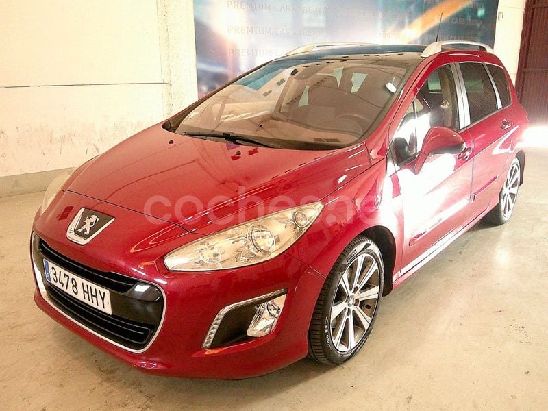 Rojo Usado 2012 Peugeot 308 Active Familiar | 3790 € (Buen precio) - Imagen 1/4