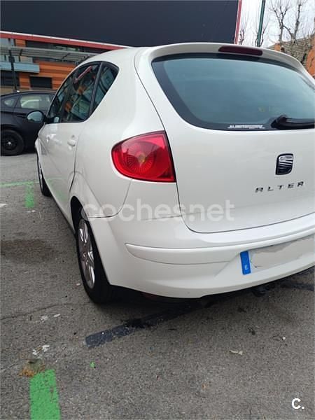 Usado Seat Altea Style 105 CV (77 kW) 2009 Blanco Monovolumen