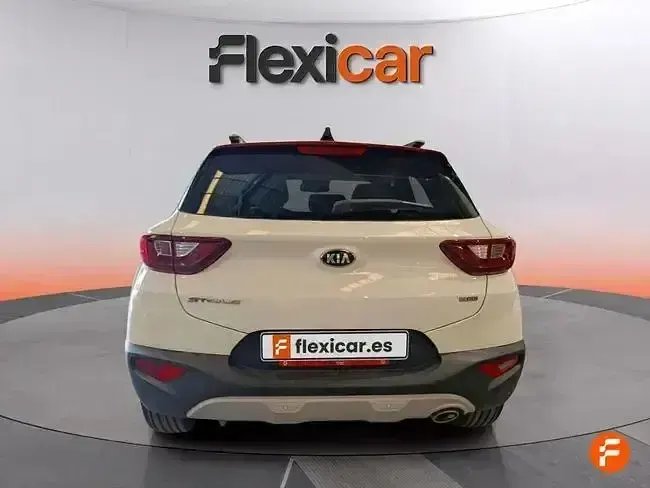 Usado Kia Stonic 100 CV (73 kW) 2019 Blanco SUV
