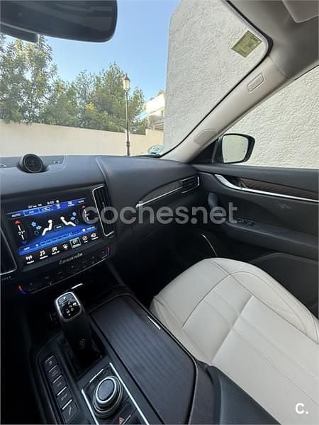 Usado Maserati Levante 350 CV (257 kW) 2019 Gris / plata SUV