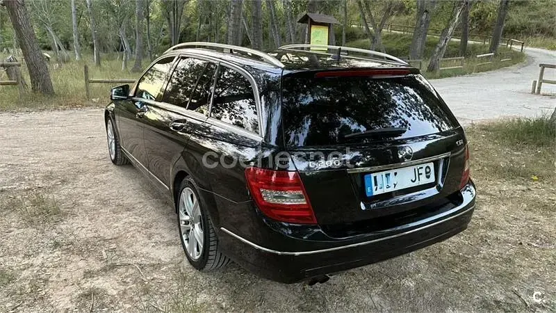 Usado Mercedes C200 Avantgarde 136 CV (100 kW) 2011 Negro Familiar