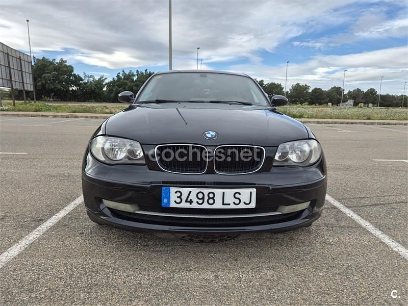Usado BMW 116 122 CV (89 kW) 2009 Negro Utilitario