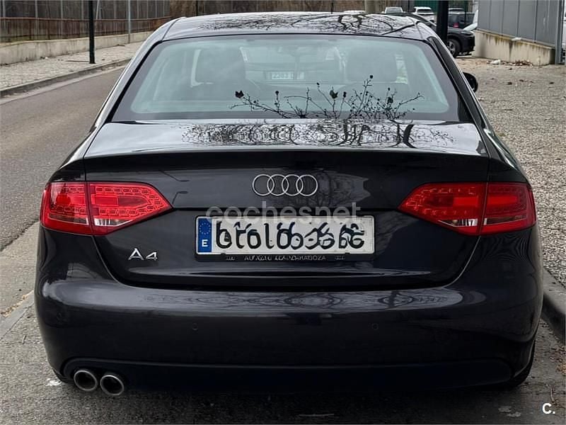 Usado Audi A4 Premium 143 CV (105 kW) 2012 Gris / plata Berlina