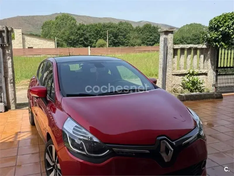 Usado Renault Clio IV Dynamique 90 CV (66 kW) 2016 Rojo Berlina