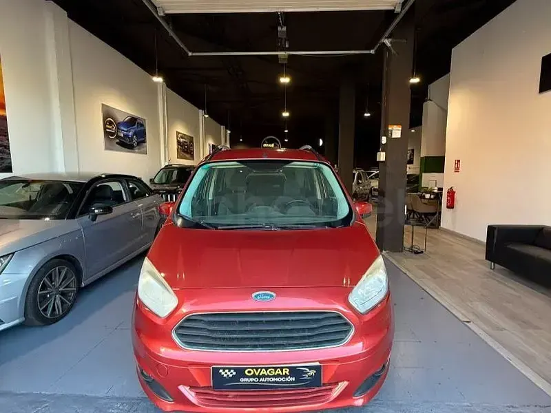 Usado Ford Tourneo Courier Ambiente 100 CV (73 kW) 2016 Naranja Monovolumen