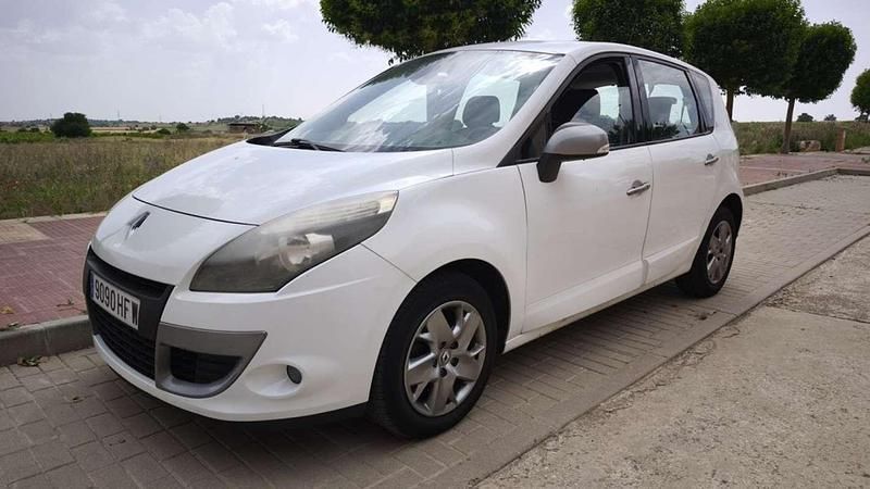 Blanco Usado 2011 Renault Scénic III Monovolumen | 3990 € (Precio justo) - Imagen 1/4