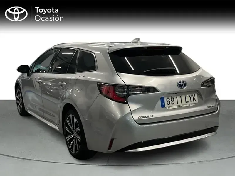 Usado Toyota Corolla Sport 122 CV (89 kW) 2022 Gris / plata Familiar