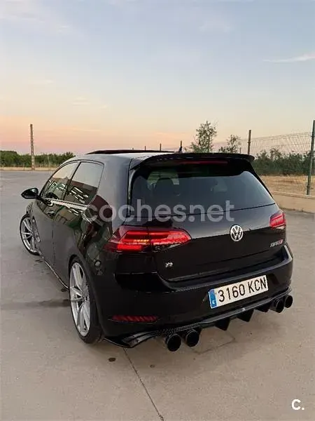 Usado VW Golf VII R 310 CV (228 kW) 2017 Negro Berlina