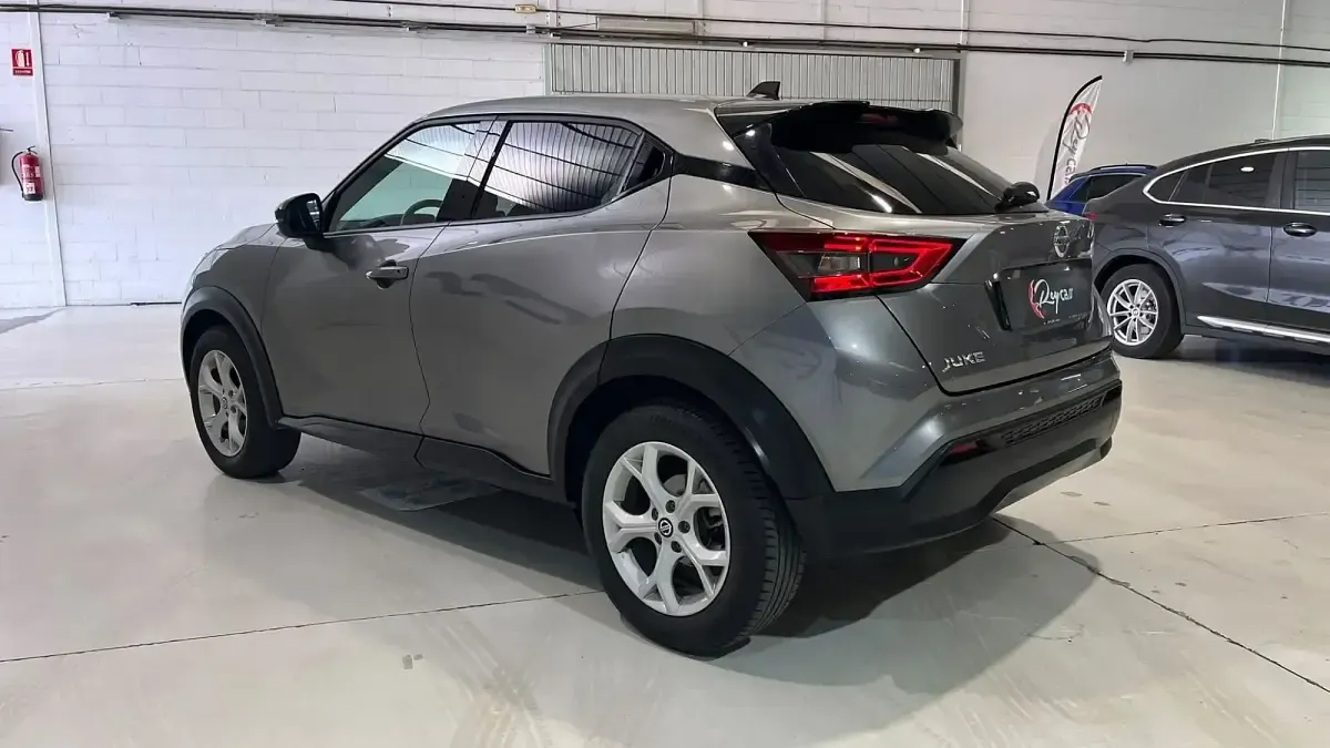 Usado Nissan Juke N-Connecta 114 CV (83 kW) 2022 Gris SUV