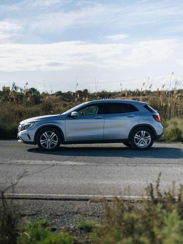 Usado Mercedes GLA200 Urban 136 CV (100 kW) 2017 Gris SUV