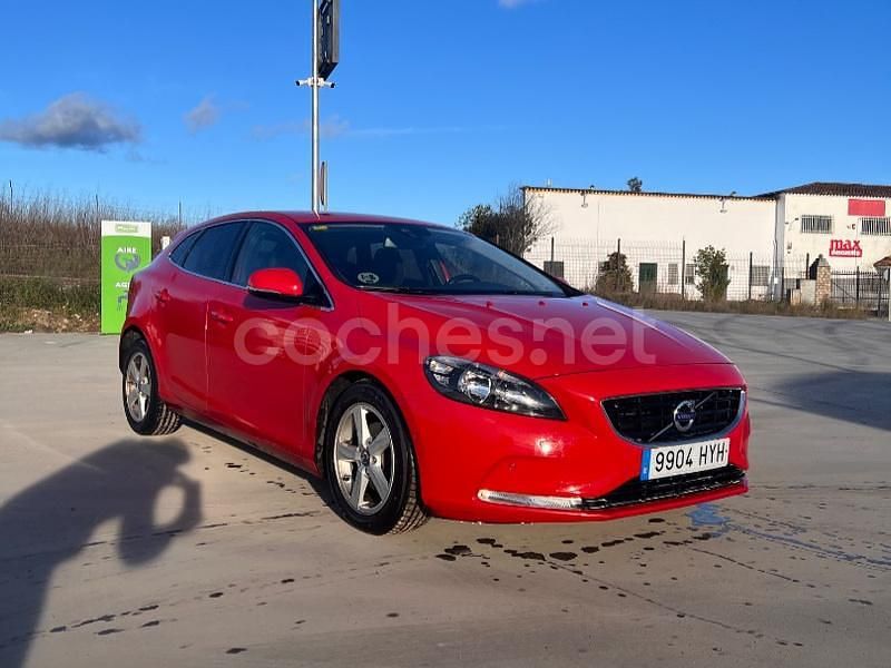Rojo Usado 2014 Volvo V40 Kinetic Berlina | 11.500 € (Precio justo) - Imagen 1/4