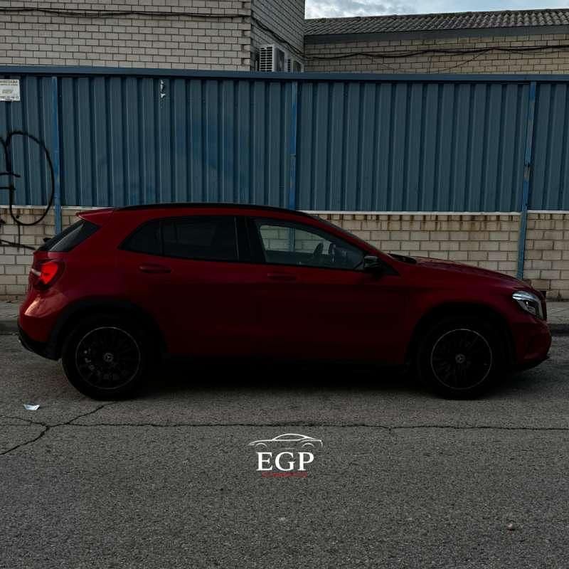Usado Mercedes GLA220 AMG line 177 CV (130 kW) 2017 Rojo SUV
