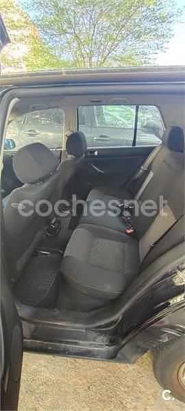 Usado VW Golf IV Highline 100 CV (73 kW) 2000 Negro Familiar
