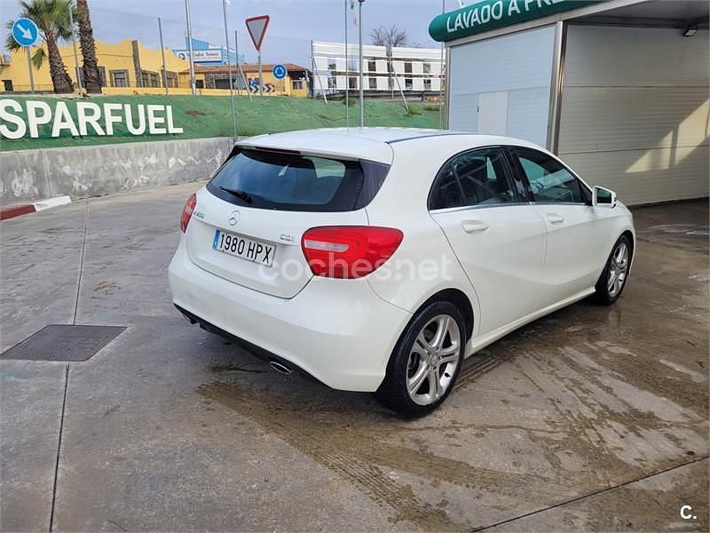Usado Mercedes A200 Urban 136 CV (100 kW) 2013 Blanco Berlina