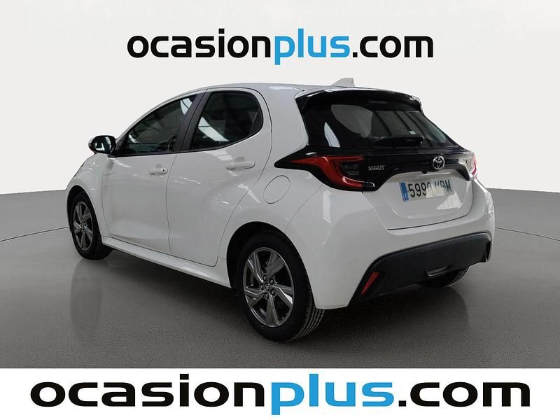 Usado Toyota Yaris Hybrid Active 116 CV (85 kW) 2024 Blanco Berlina