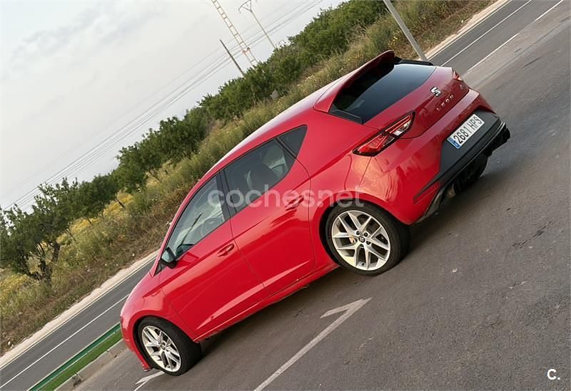 Usado Seat Leon FR 180 CV (132 kW) 2013 Rojo Berlina
