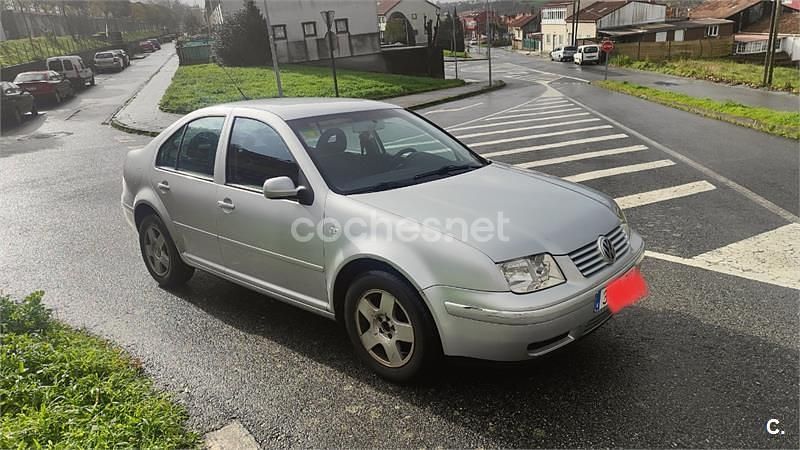 Gris / plata Usado 2001 VW Bora Trendline Berlina | 2950 € - Imagen 1/4