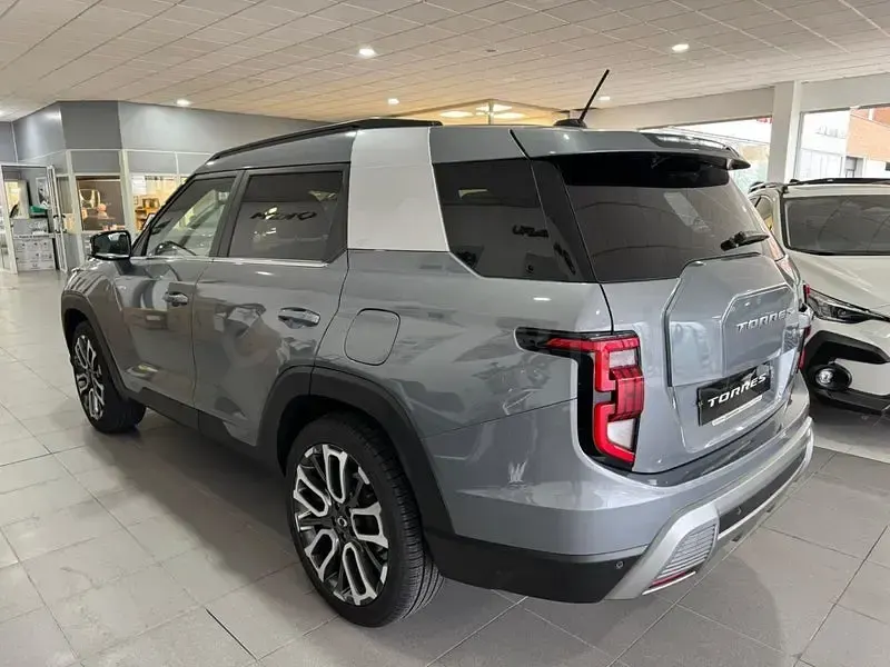 Usado KGM Torres 163 CV (119 kW) 2024 Gris / plata SUV