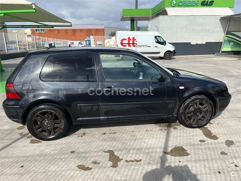Usado VW Golf IV 110 CV (80 kW) 2002 Negro Berlina