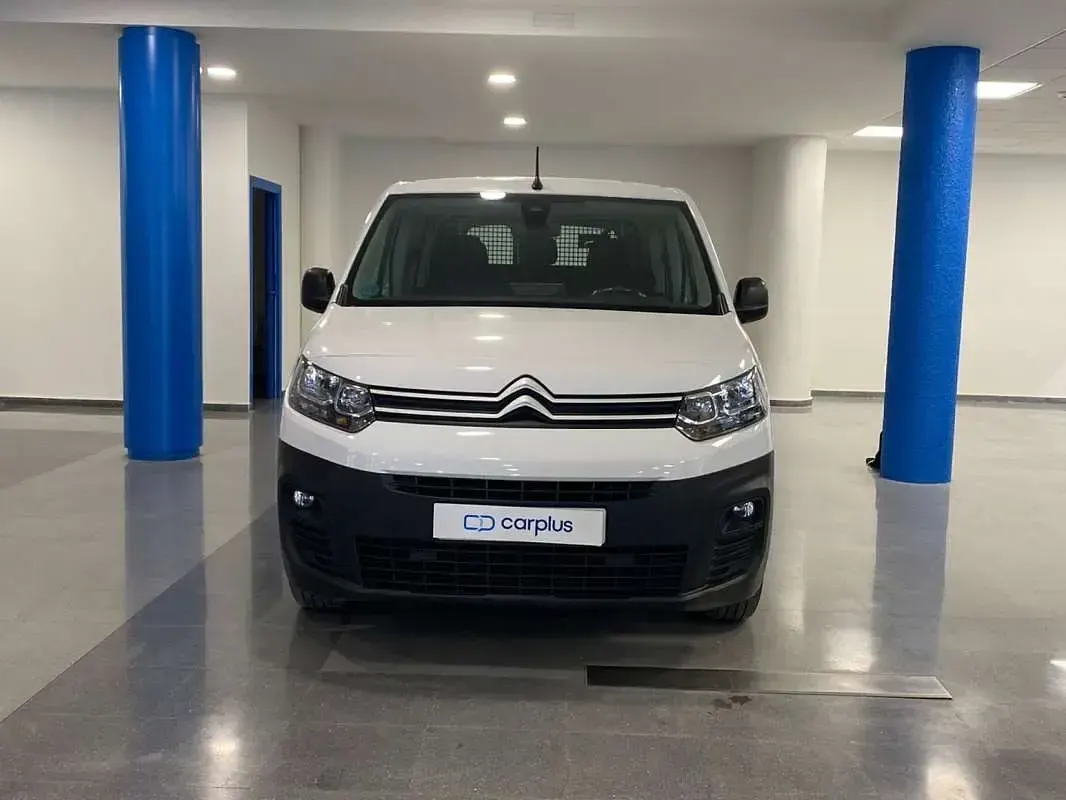 Usado Citroën Berlingo Live 102 CV (75 kW) 2023 Blanco Monovolumen