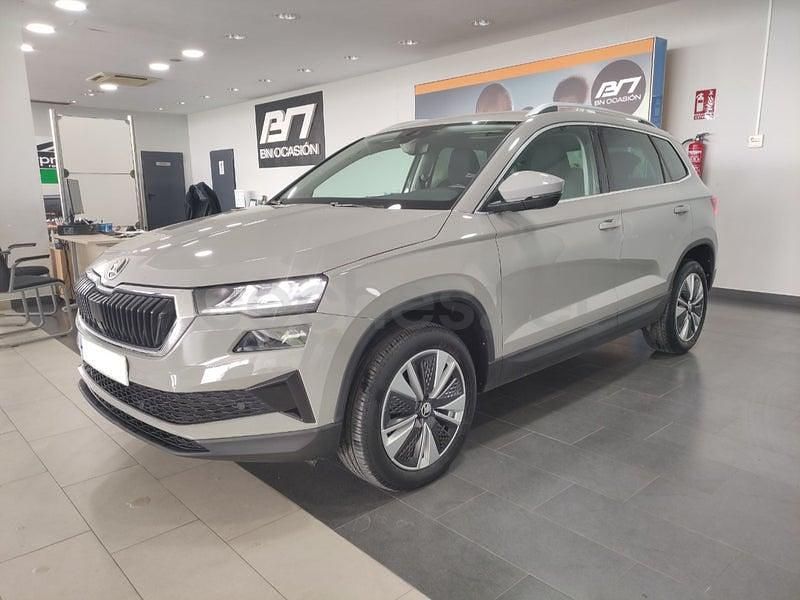 Usado Skoda Karoq Ambition 115 CV (84 kW) 2022 Gris / plata SUV