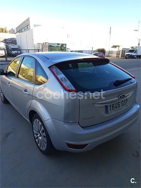 Usado Ford Focus Titanium 109 CV (80 kW) 2009 Gris / plata Berlina