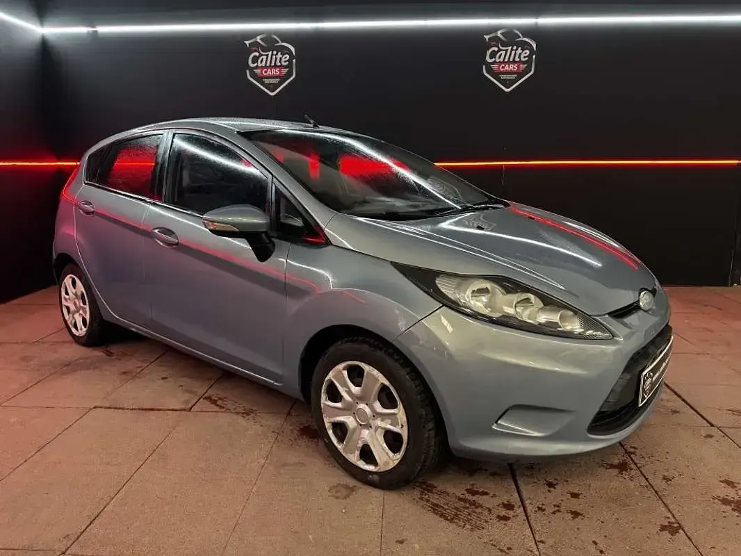Usado Ford Fiesta Trend 82 CV (60 kW) 2009 Azul Utilitario