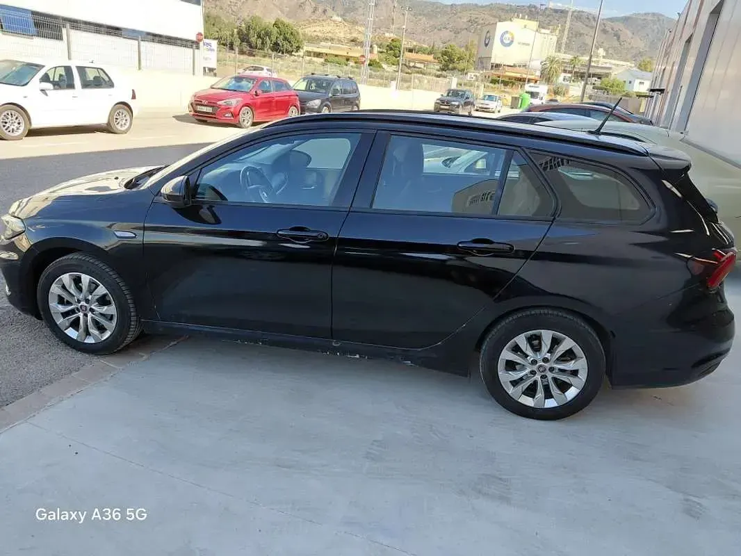 Usado Fiat Tipo Lounge 120 CV (88 kW) 2018 Negro Utilitario