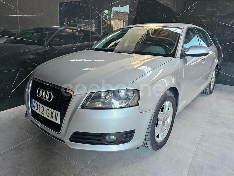Usado Audi A3 Attraction 105 CV (77 kW) 2010 Gris / plata Berlina