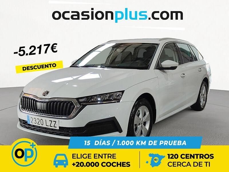 Usado Skoda Octavia Ambition 110 CV (80 kW) 2022 Blanco Familiar