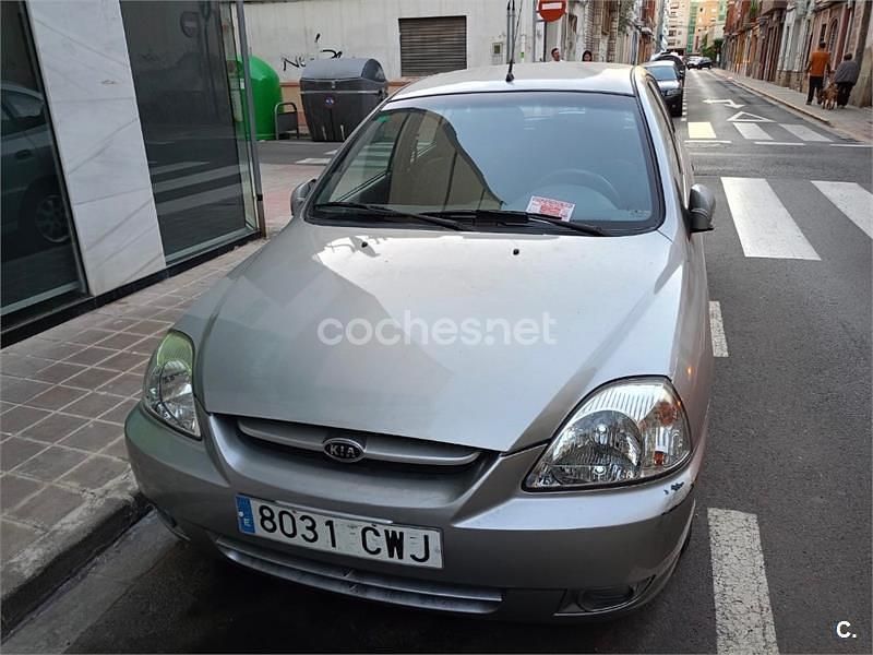 Usado Kia Rio 81 CV (59 kW) 2004 Blanco Berlina