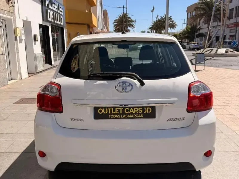 Usado Toyota Auris 101 CV (74 kW) 2010 Blanco Utilitario