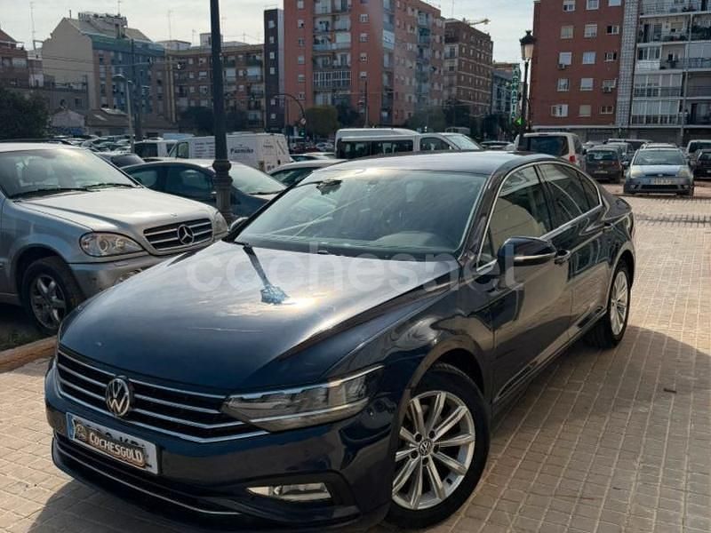 Usado VW Passat Advance 150 CV (110 kW) 2017 Azul Berlina