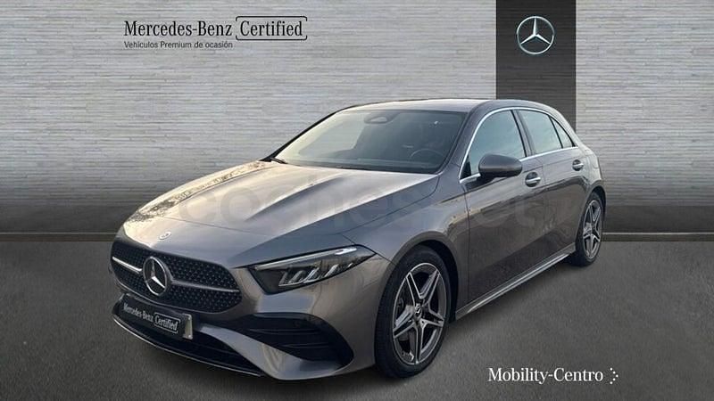 Usado Mercedes A180 AMG line 116 CV (85 kW) 2024 Gris montaña Berlina