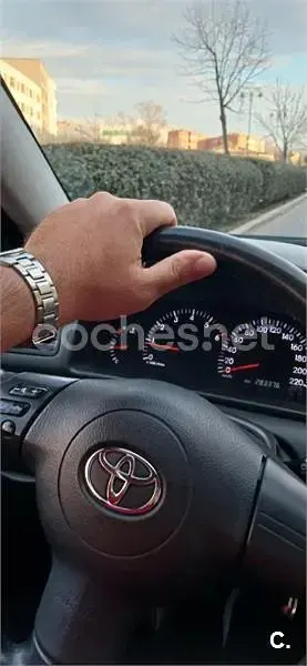 Usado Toyota Corolla Sol 116 CV (85 kW) 2005 Beige Berlina