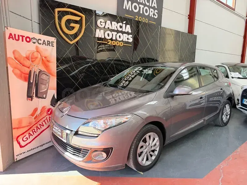 Usado Renault Mégane Bose Edition 110 CV (80 kW) 2013 Marrón Berlina