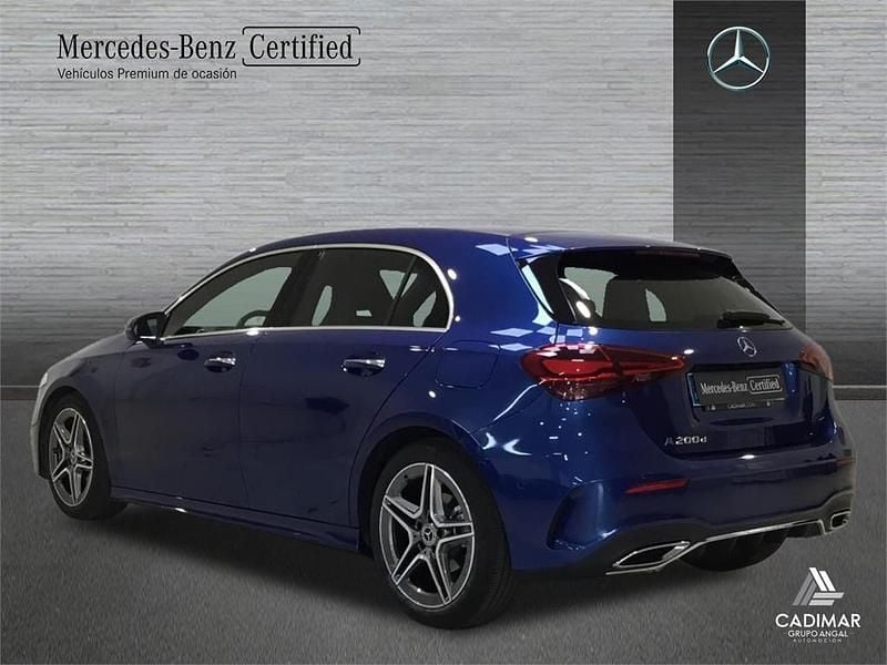 Usado Mercedes A200 AMG line 150 CV (110 kW) 2024 Azul espectra Berlina
