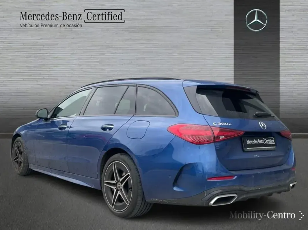 Usado Mercedes C300 AMG line 204 CV (150 kW) 2022 Spektral blue  metallic paint Familiar