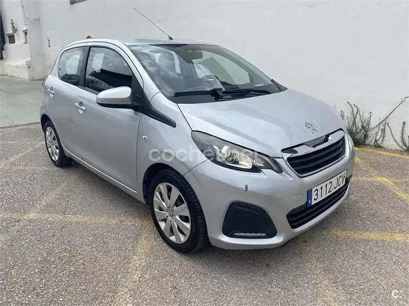 Usado Peugeot 108 Allure 82 CV (60 kW) 2015 Gris / plata Berlina