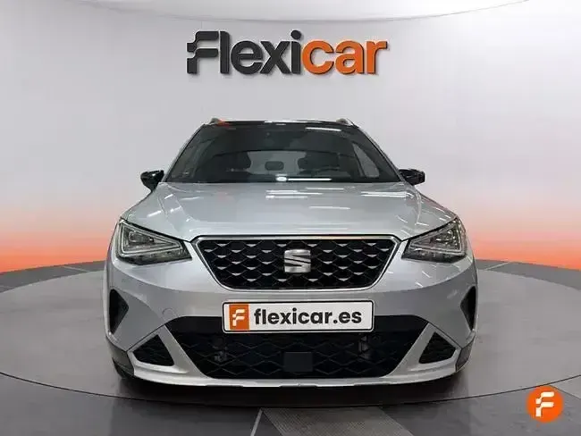 Usado Seat Arona 150 CV (110 kW) 2024 Gris / plata SUV