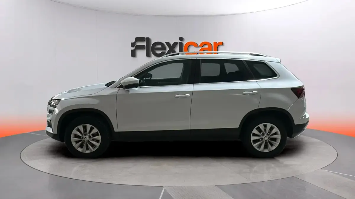 Usado Skoda Karoq Ambition 150 CV (110 kW) 2022 Blanco SUV