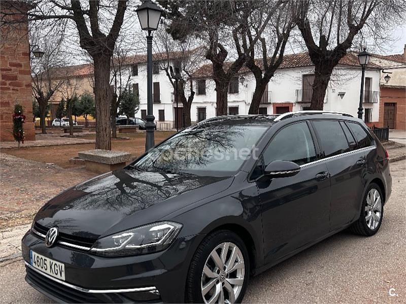 Usado VW Golf VII Advance 150 CV (110 kW) 2018 Gris / plata Familiar